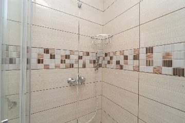 Novalja 2-Bedroom Apartment with Parking