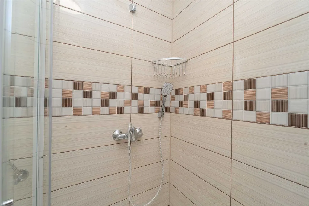 Novalja 2-Bedroom Apartment with Parking