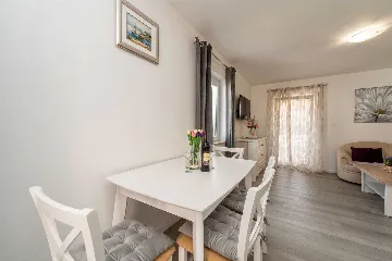 Novalja 2-Bedroom Apartment with Parking