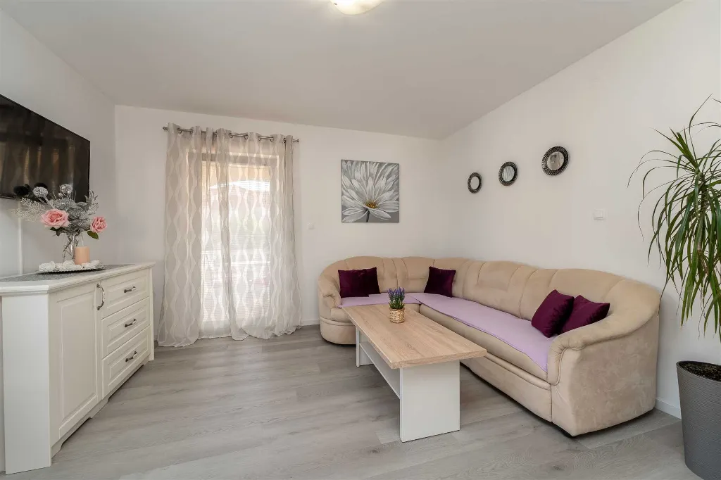 Novalja 2-Bedroom Apartment with Parking
