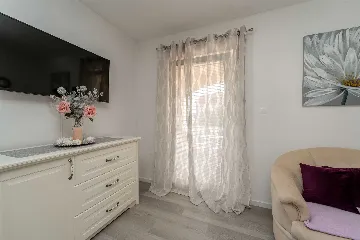 Novalja 2-Bedroom Apartment with Parking