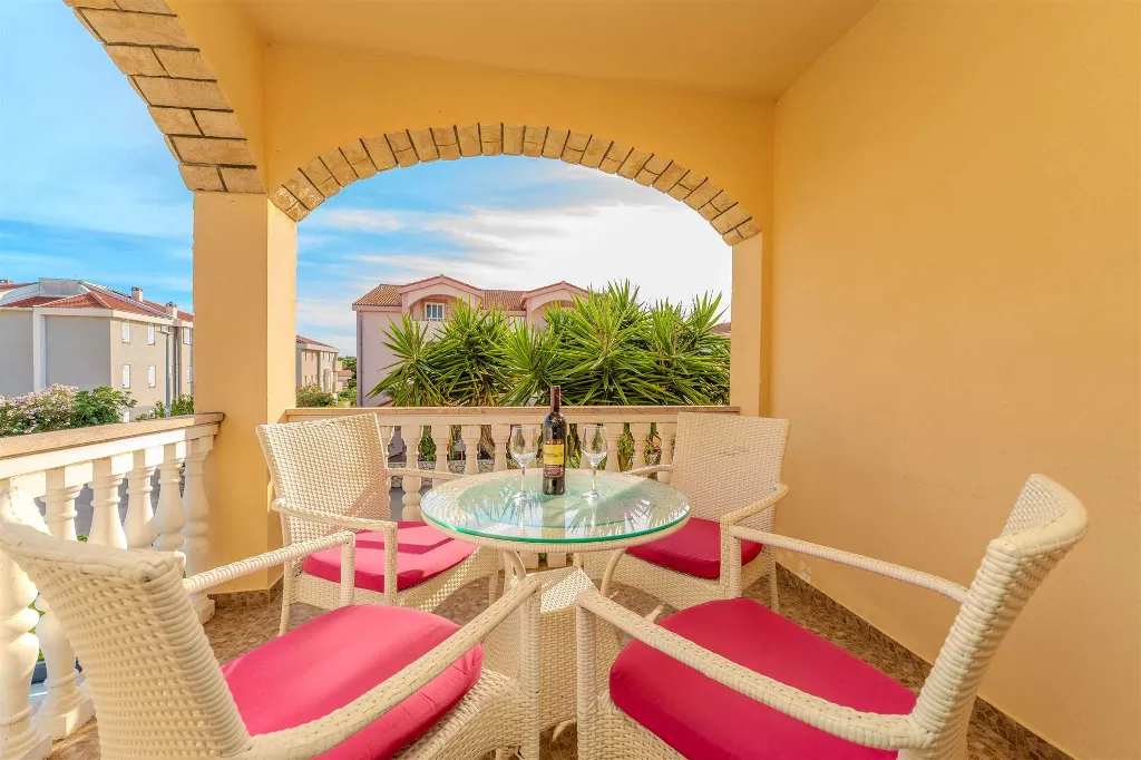 Novalja 2-Bedroom Apartment with Parking