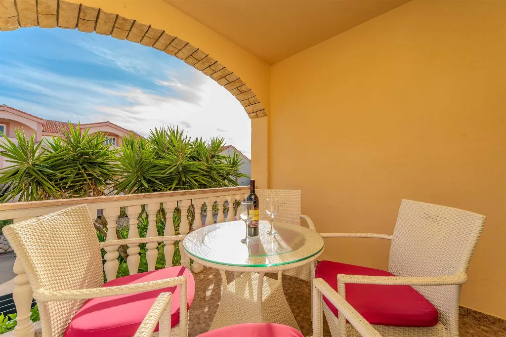 Novalja 2-Bedroom Apartment with Parking
