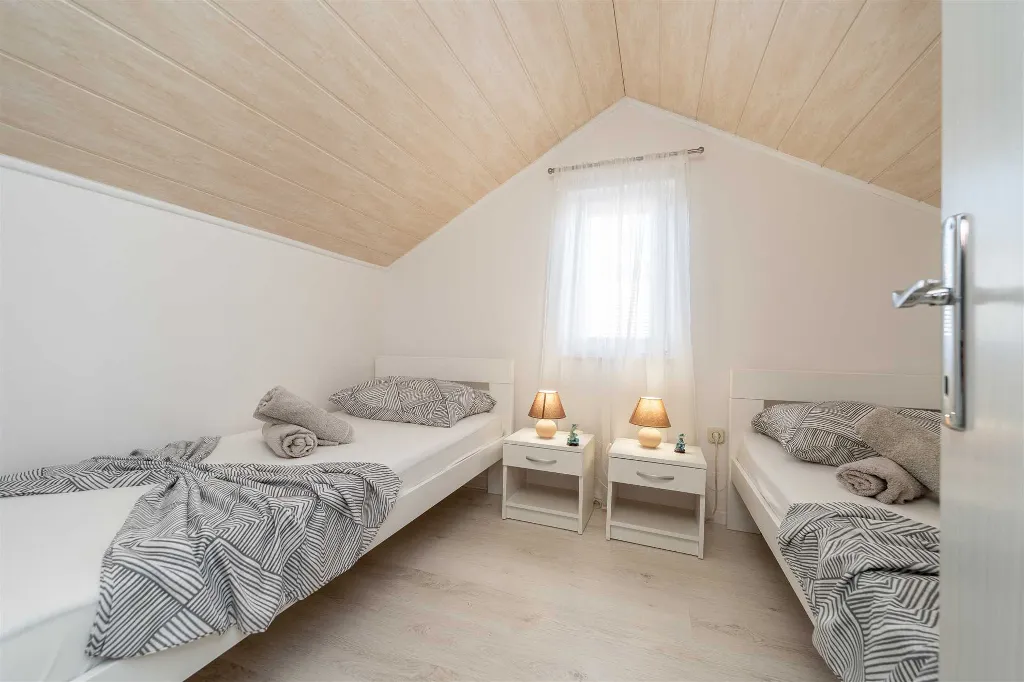 Novalja 2-Bedroom Apartment with Parking
