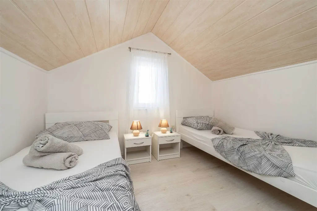 Novalja 2-Bedroom Apartment with Parking