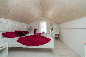 Novalja 2-Bedroom Apartment with Parking