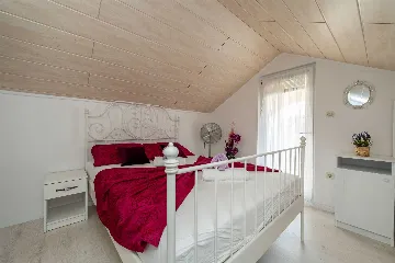 Novalja 2-Bedroom Apartment with Parking