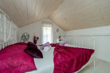 Novalja 2-Bedroom Apartment with Parking