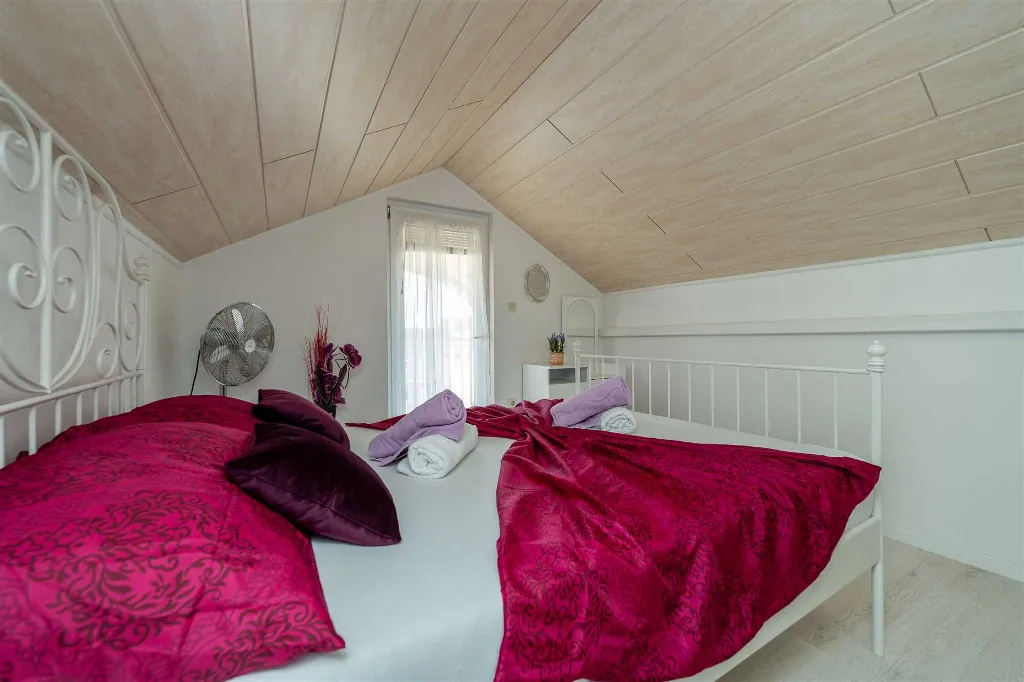 Novalja 2-Bedroom Apartment with Parking