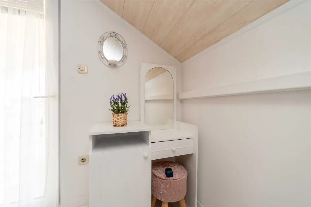 Novalja 2-Bedroom Apartment with Parking