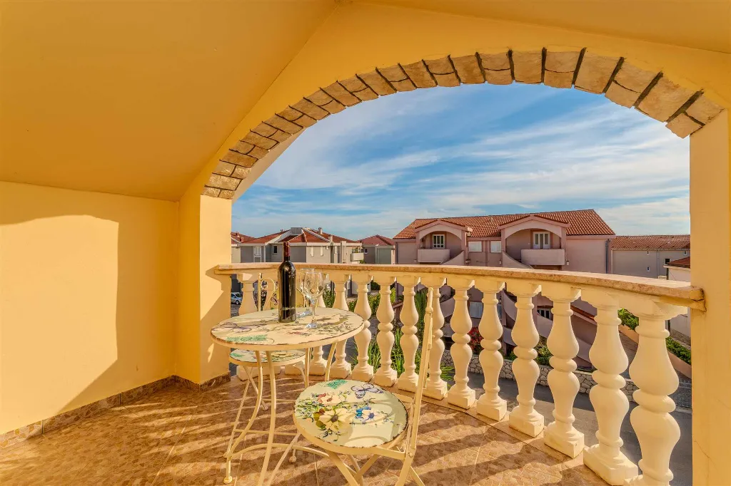 Novalja 2-Bedroom Apartment with Parking