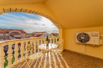 Novalja 2-Bedroom Apartment with Parking