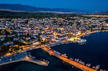 Novalja 2-Bedroom Apartment with Parking