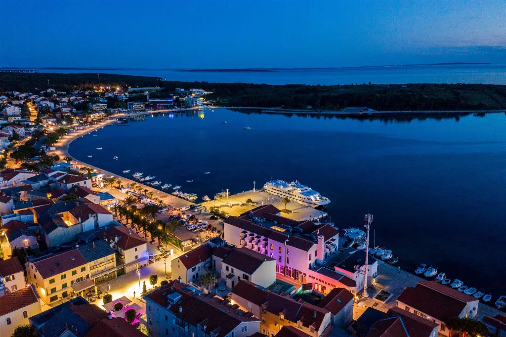 Novalja 2-Bedroom Apartment with Parking