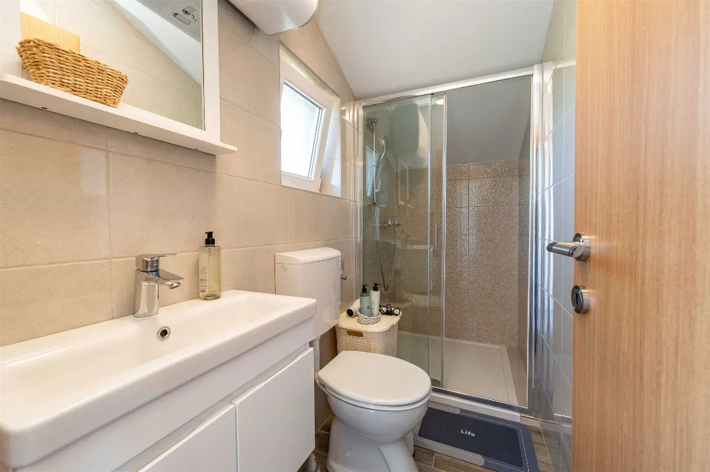 1-Bedroom Apartment in Nin with Balcony