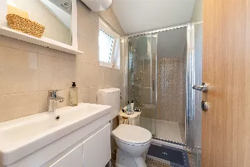 1-Bedroom Apartment in Nin with Balcony