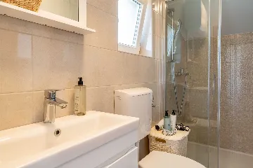 1-Bedroom Apartment in Nin with Balcony