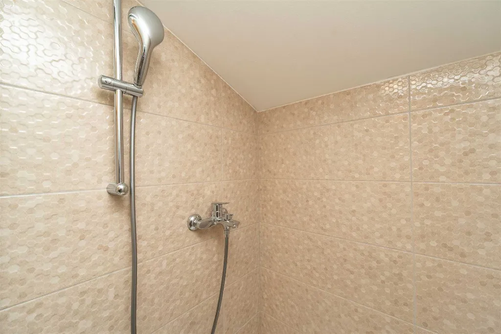 1-Bedroom Apartment in Nin with Balcony