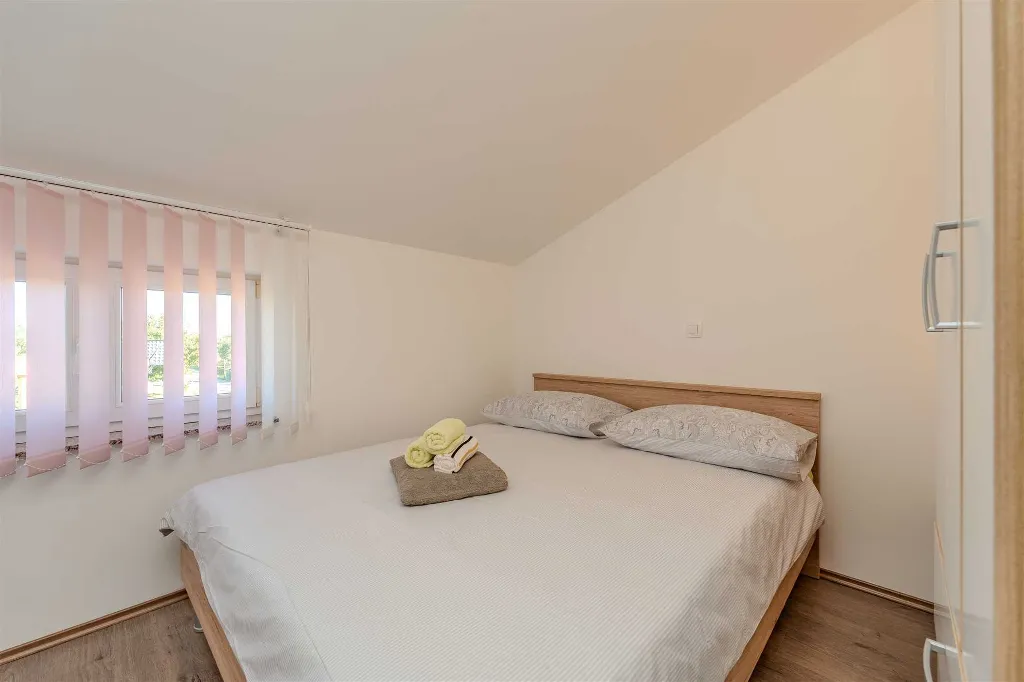 1-Bedroom Apartment in Nin with Balcony