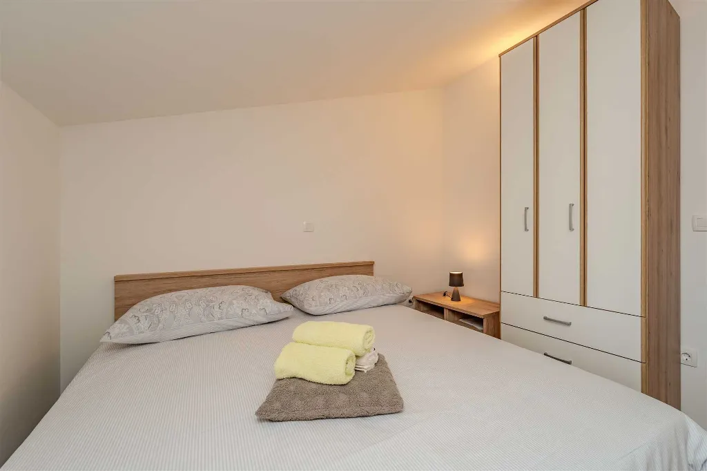 1-Bedroom Apartment in Nin with Balcony