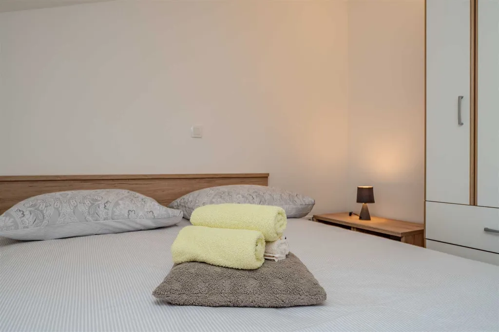 1-Bedroom Apartment in Nin with Balcony