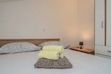 1-Bedroom Apartment in Nin with Balcony