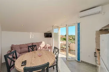 1-Bedroom Apartment in Nin with Balcony