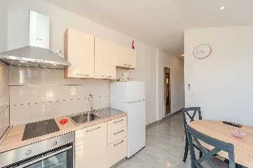 1-Bedroom Apartment in Nin with Balcony