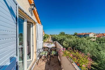 1-Bedroom Apartment in Nin with Balcony