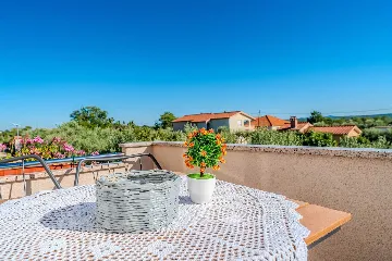 1-Bedroom Apartment in Nin with Balcony