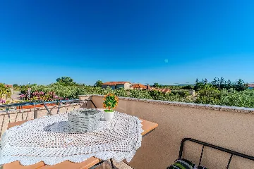 1-Bedroom Apartment in Nin with Balcony