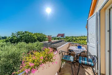 One-Bedroom Apartment in Nin with Balcony