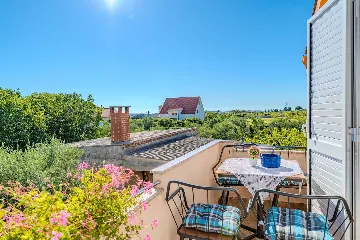 One-Bedroom Apartment in Nin with Balcony