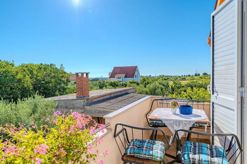 One-Bedroom Apartment in Nin with Balcony