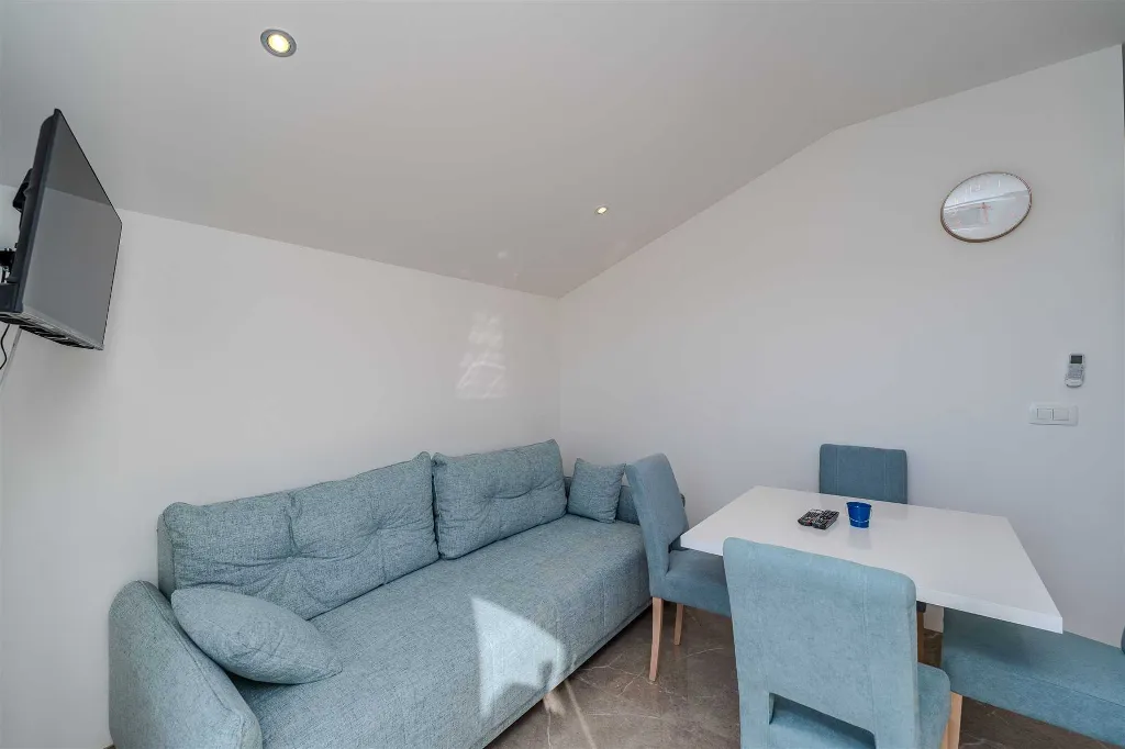 One-Bedroom Apartment in Nin with Balcony