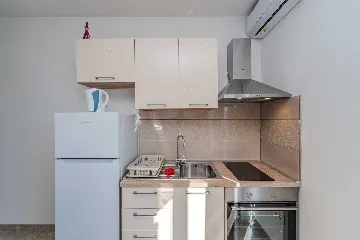 One-Bedroom Apartment in Nin with Balcony