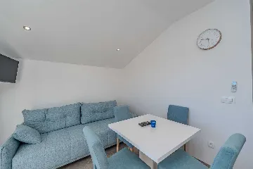 One-Bedroom Apartment in Nin with Balcony