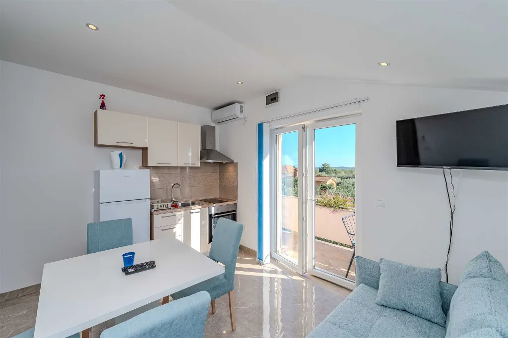 One-Bedroom Apartment in Nin with Balcony