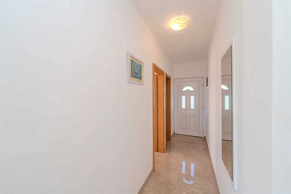 One-Bedroom Apartment in Nin with Balcony