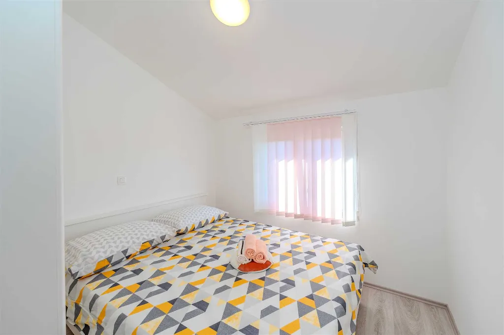 One-Bedroom Apartment in Nin with Balcony