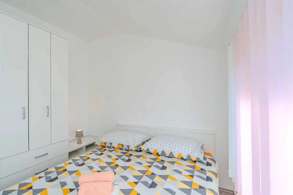One-Bedroom Apartment in Nin with Balcony