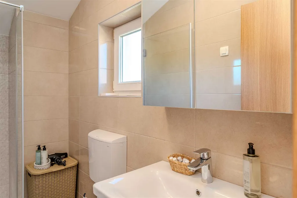 One-Bedroom Apartment in Nin with Balcony