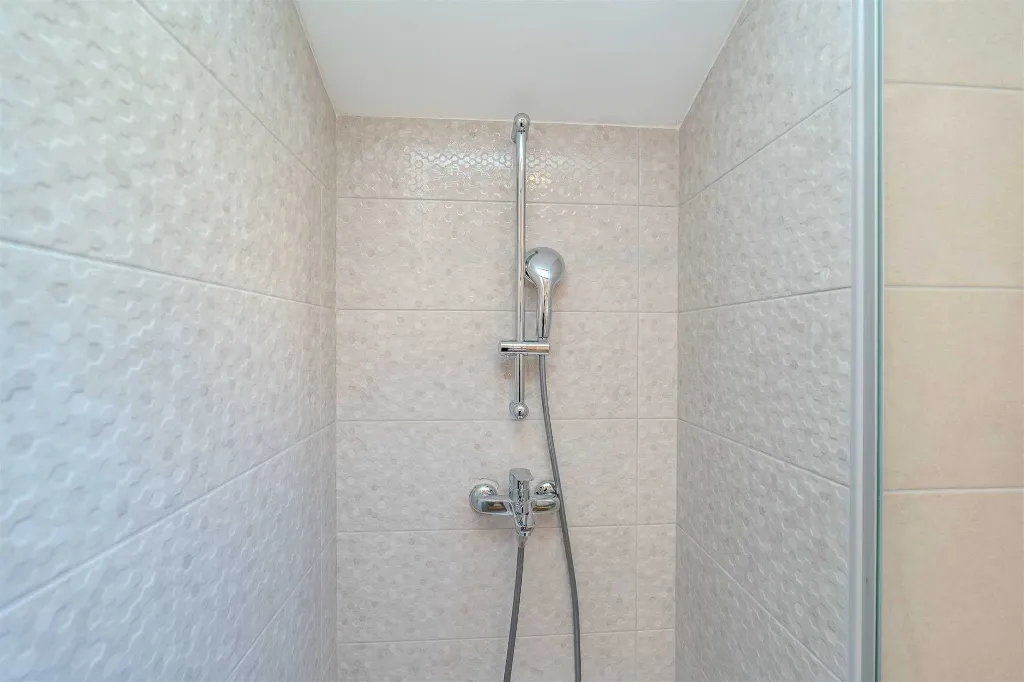 One-Bedroom Apartment in Nin with Balcony