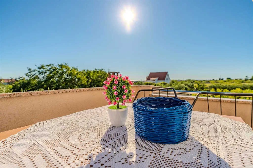 One-Bedroom Apartment in Nin with Balcony