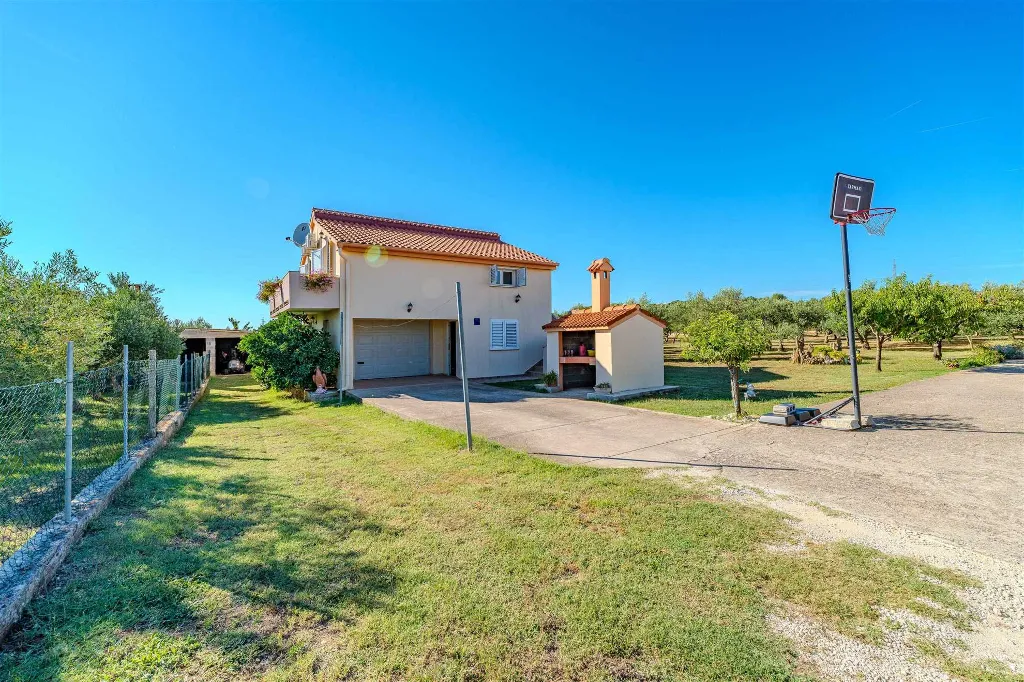 One-Bedroom Apartment in Nin with Balcony
