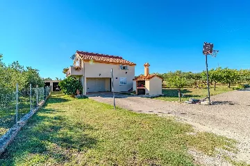 One-Bedroom Apartment in Nin with Balcony