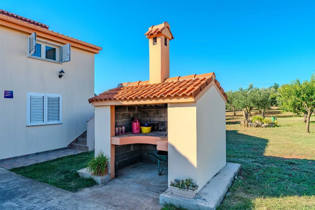 One-Bedroom Apartment in Nin with Balcony