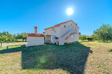 One-Bedroom Apartment in Nin with Balcony