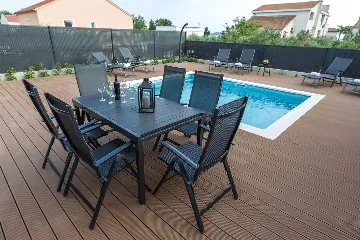 Villa in Pakoštane for 6–8 Guests with Heated Pool