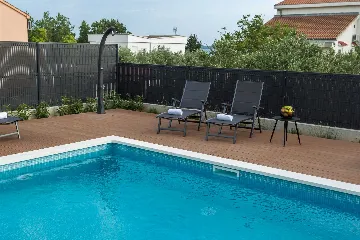Villa in Pakoštane for 6–8 Guests with Heated Pool